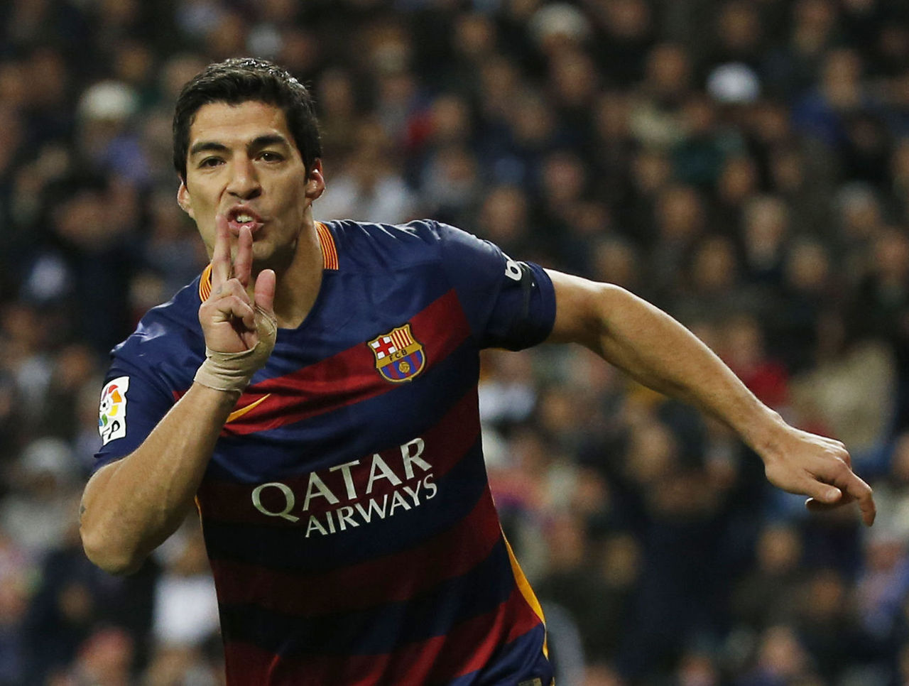 VIDEO: Suarez adds to hot streak with perfect volley vs. Roma | theScore.com