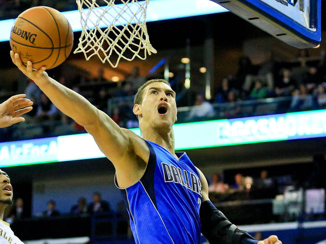VIDEO: Dwight Powell gets denied by rim