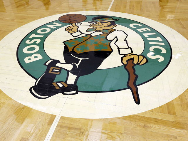 VIDEO: Fan pours beer on Celtics draft pick Thornton during game in Australia