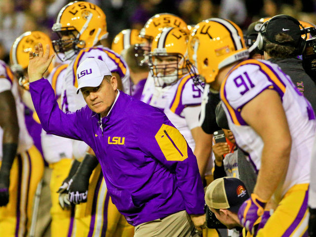 Report: Les Miles' job status was decided during 3rd-quarter meeting Saturday