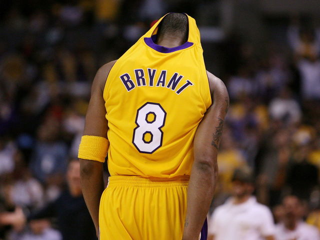 8 or 24? Lakers reportedly unsure of which Kobe number to retire