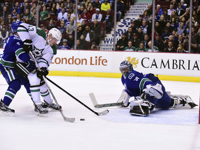 VIDEO: Stars' Nichushkin steamrolls Canucks en route to 3rd of season