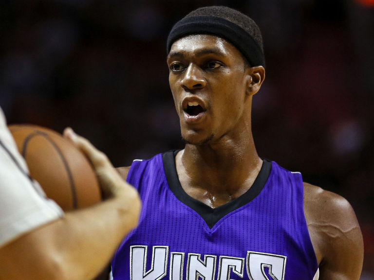 VIDEO: Rondo goes behind his back for beautiful dime | theScore.com