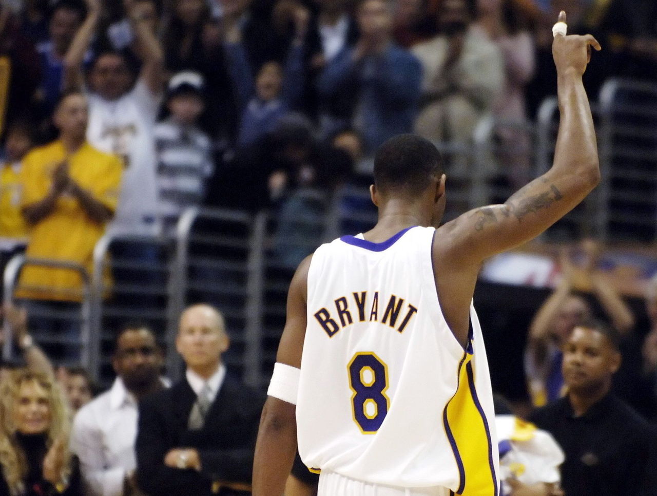 Report: Raptors refuse to acknowledge Kobe's 81-point game in tribute video | theScore.com