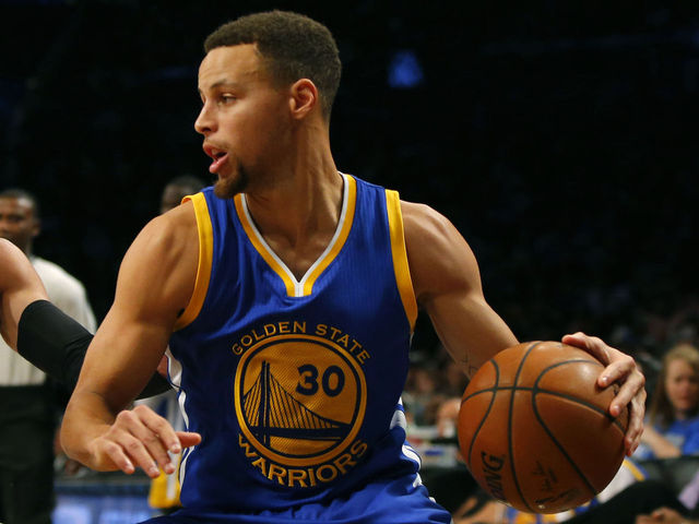 VIDEO: Steph Curry hits monster trey late in 4th quarter