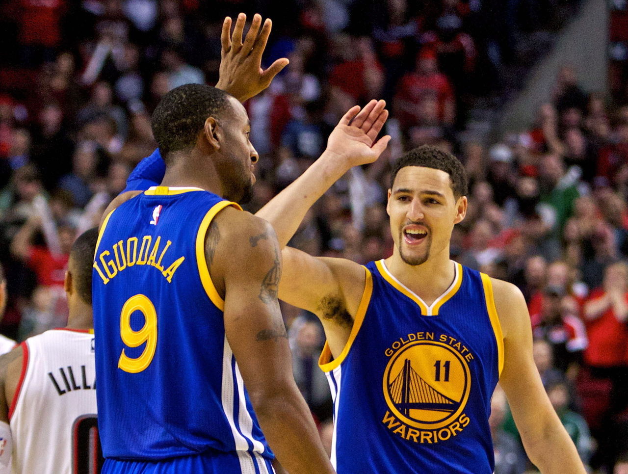 VIDEO: Andre Iguodala knows that Klay Thompson is on fire | theScore.com