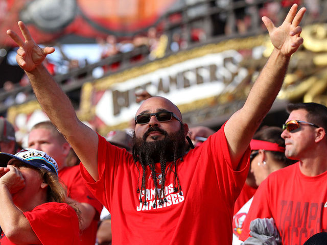 PHOTOS: Bucs, Rams sport condiment-like 'Color Rush' uniforms
