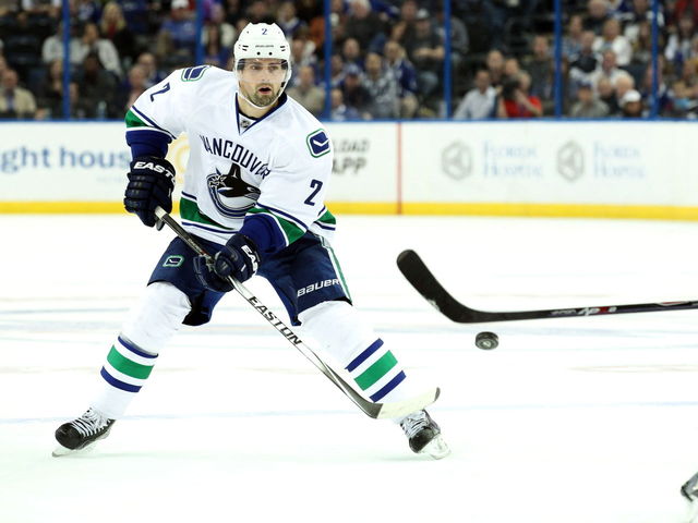 Canucks' Hamhuis expected to miss at least 2 months with facial fracture