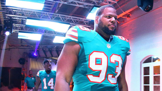 PHOTOS: Dolphins wear throwback uniforms, retro field design