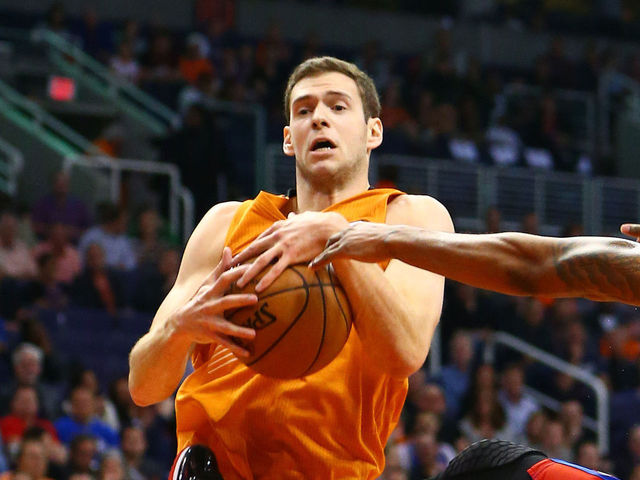 VIDEO: Suns somehow botch 4-on-1 break