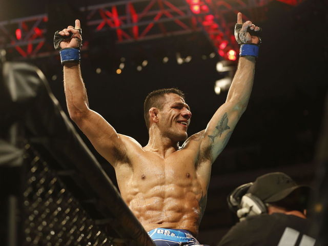 Dos Anjos crushes Cerrone to retain title at UFC on FOX 17