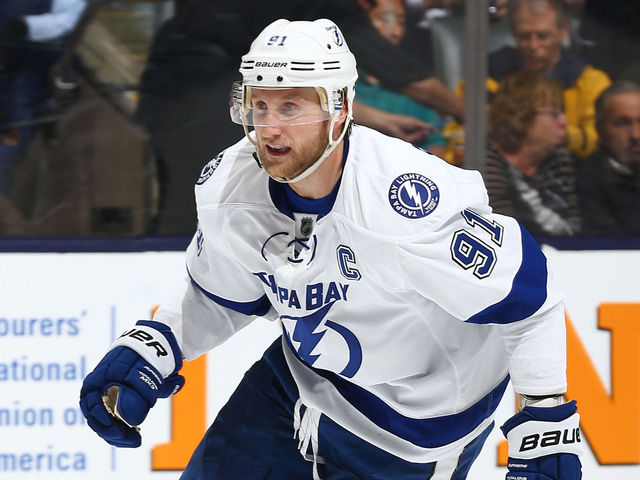 Steven Stamkos scores 300th career goal