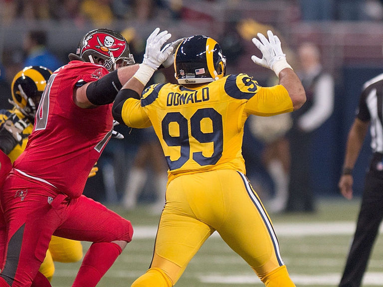 VIDEO: Rams' Aaron Donald blows up Bucs' 4th-down run