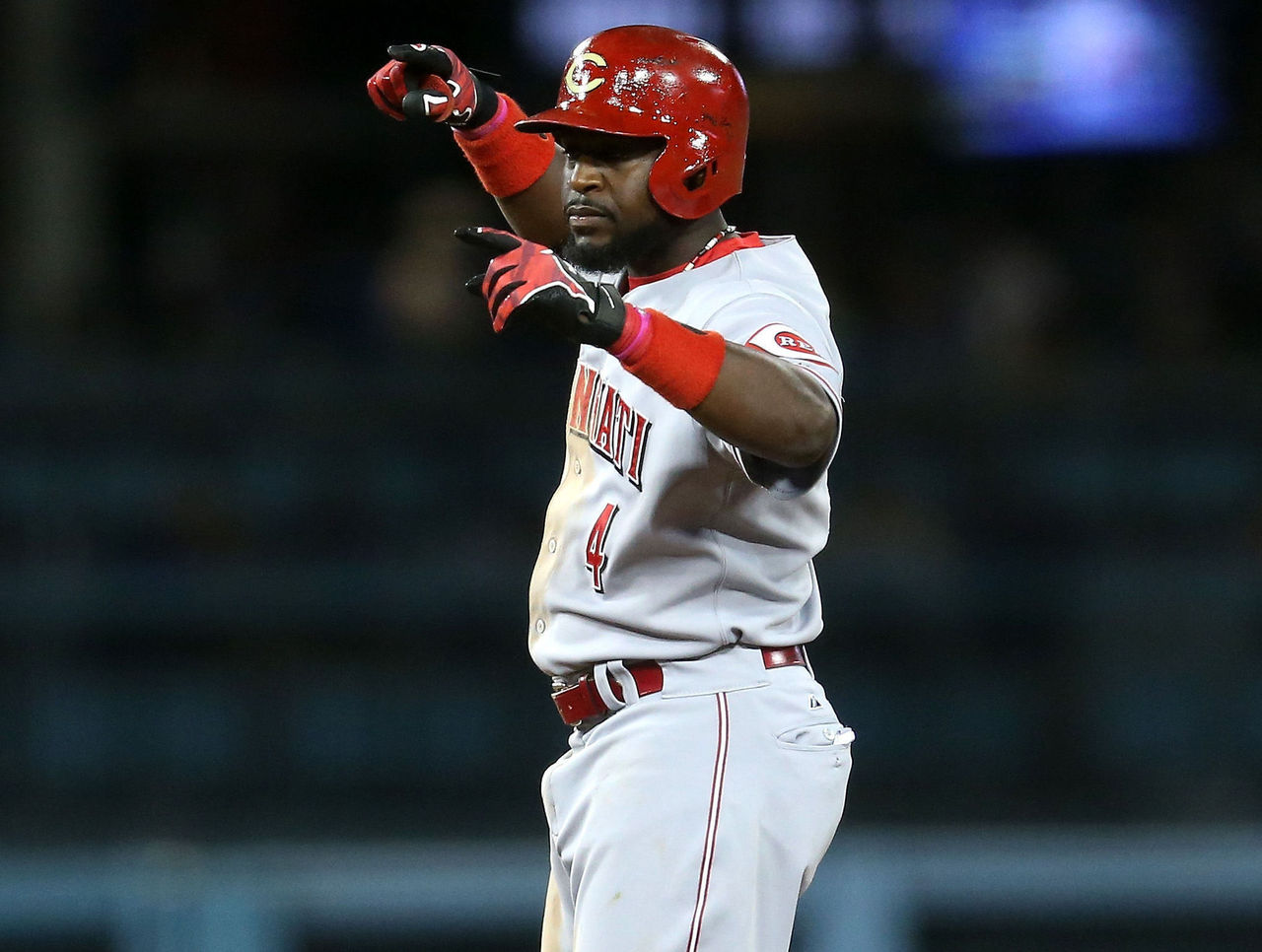 Cincinnati Reds agree to trade Brandon Phillips to Washington