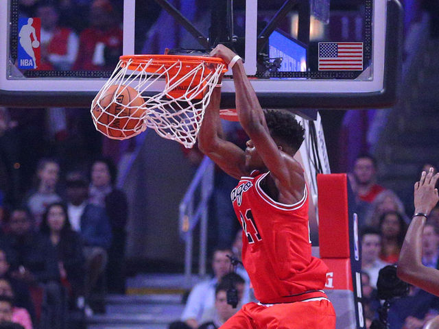 VIDEO: Jimmy Butler uses Ersan Ilyasova as a prop
