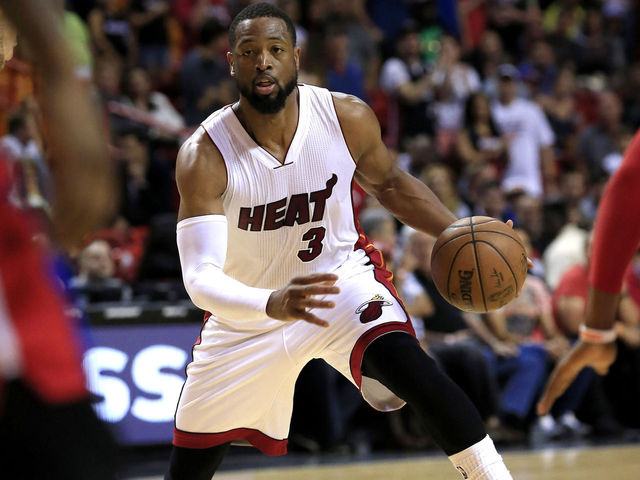Dwyane Wade returns vs. Mavericks following flu-like symptoms