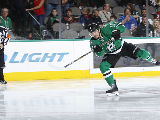 VIDEO: Patrick Sharp goes shelf in 1st game vs. Blackhawks