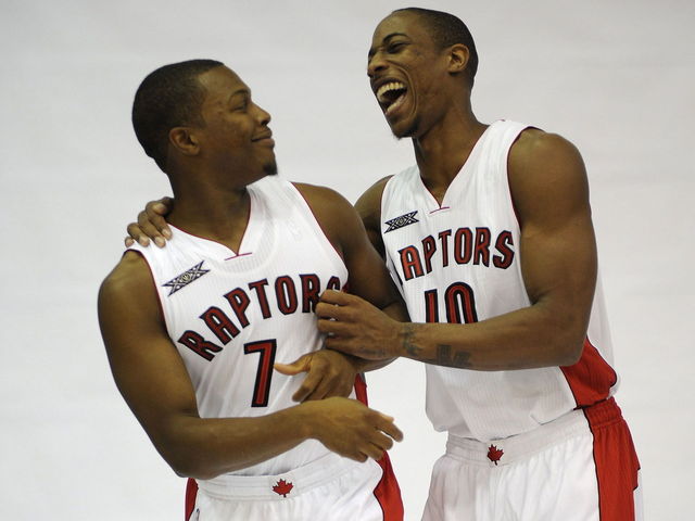 VIDEO: Kyle Lowry spreads holiday cheer with videobomb