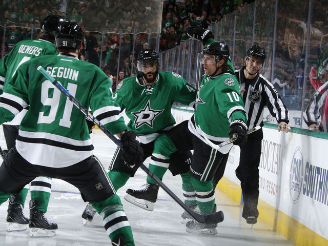 Stars head into break with statement win over Blackhawks