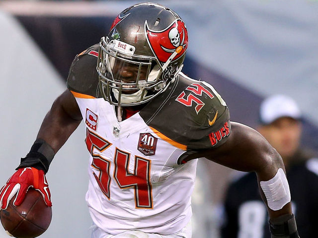 Report: Bucs' David to miss at least 1 month with high ankle sprain