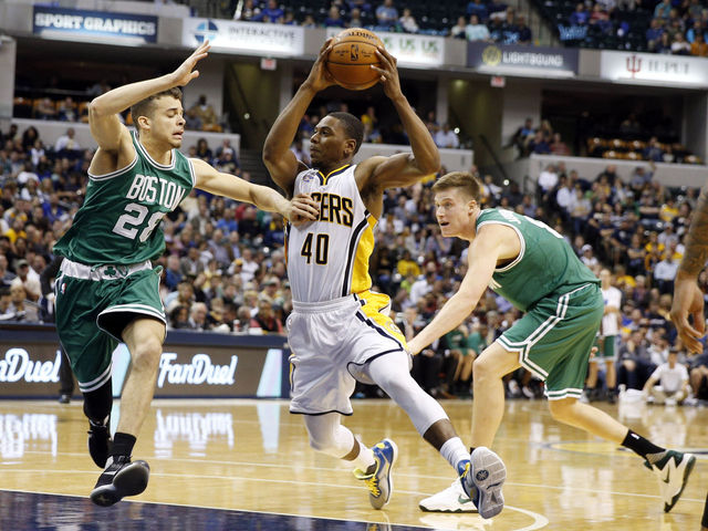 VIDEO: Pacers' Robinson III surprises mom with Mercedes for Christmas