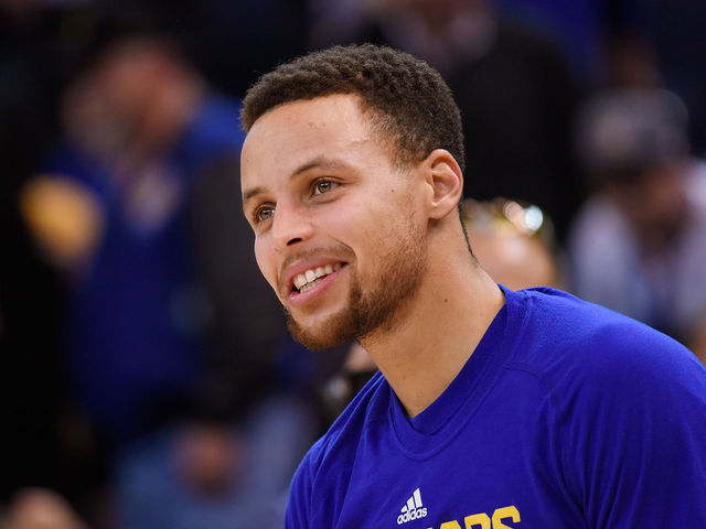 VIDEO: Curry goes leftie to school LeBron, Mozgov