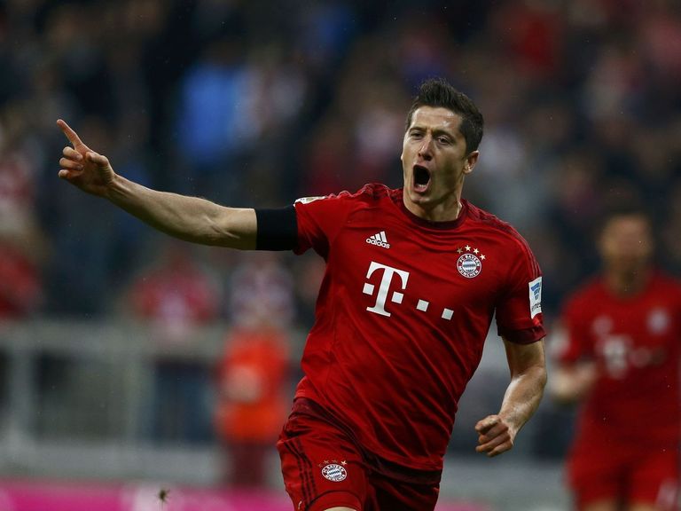 VIDEO: Robert Lewandowski channels 'The Big Lebowski' at the lanes ...