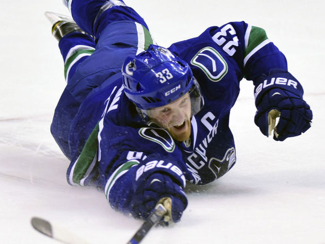 VIDEO: Brayden McNabb catches Henrik Sedin with high elbow