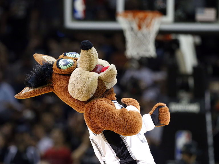 VIDEO Spurs' mascot Caped Crusader, snags loose bat at AT&T Center