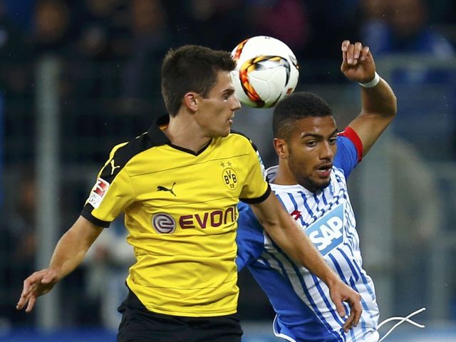 Monchengladbach signs Hofmann from Borussia Dortmund
