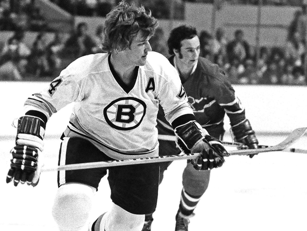 Бостон брюинз монреаль канадиенс. Bobby Orr 1970. Bobby Orr 1975. Бобби Орр Харт трофи 1970. Boston Bruins 1969-1970.