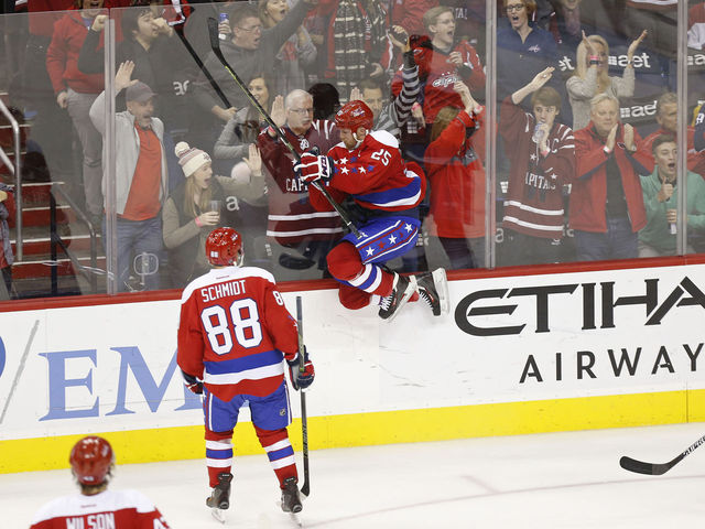Chimera on tight-knit Capitals: 'Guys love each other. Kisses all over the place.'