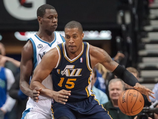 Report: Suns interested in Derrick Favors