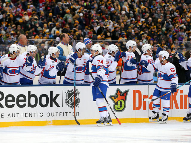 VIDEO: Canadiens' Desharnais bats in 1st goal of Winter Classic