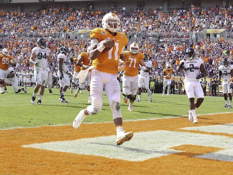 Tennessee takes Outback Bowl with blowout of Northwestern