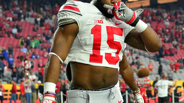 VIDEO: Ezekiel Elliott celebrates TD by protesting NCAA with signature crop top