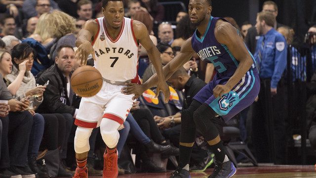 Raptors' Lowry turns ankle late in win over Hornets