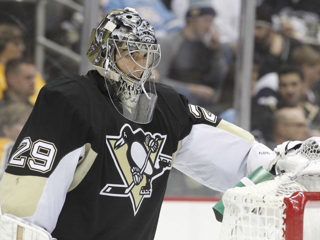 Penguins' Fleury works out in full equipment