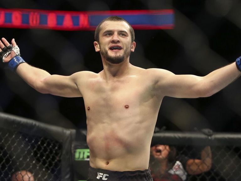 Мухамед берхамов и альберт туменов бой. Туменов эдвардс видео боя. Туменов эдвардс статистика боя. Альберт туменов. Альберт туменов гаджимурад хирамагомедов.