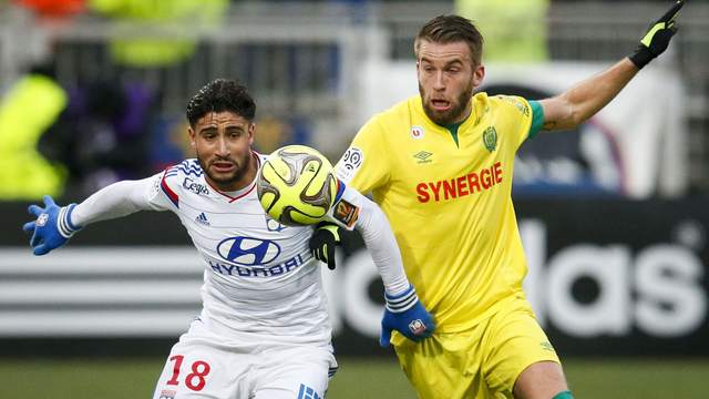 Versatile Nantes vet Deaux signs with Belgian darling Gent