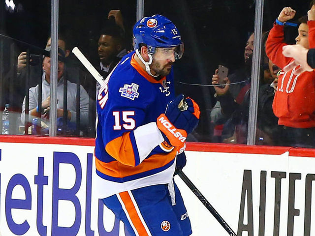 Islanders ink Clutterbuck to 5-year extension