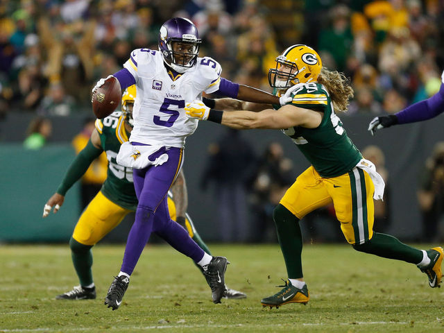 VIDEO: Vikings' Bridgewater throws ugly left-handed INT