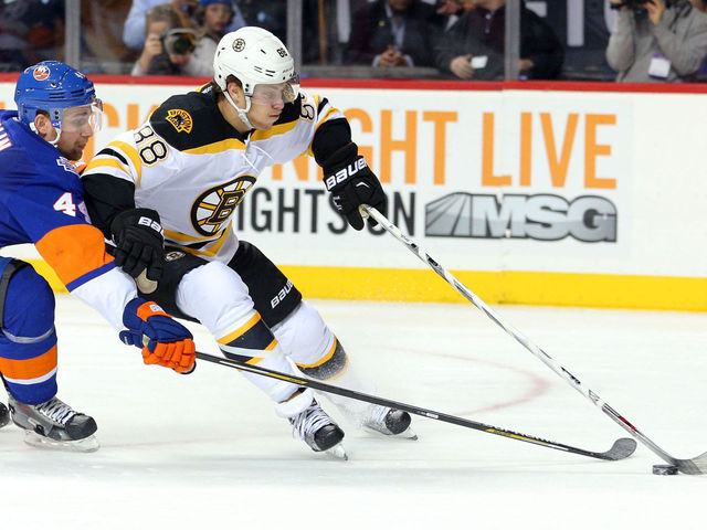 Bruins' Pastrnak suffered finger injury at WJHC