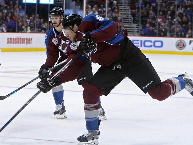 Avalanche's Johnson suffers lower-body injury vs. Kings