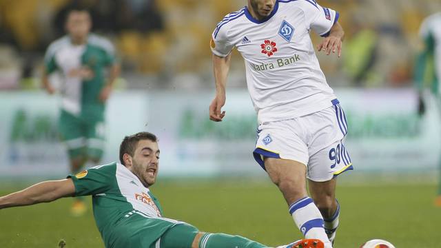 Schalke signs Younes Belhanda from Dynamo Kyiv on loan