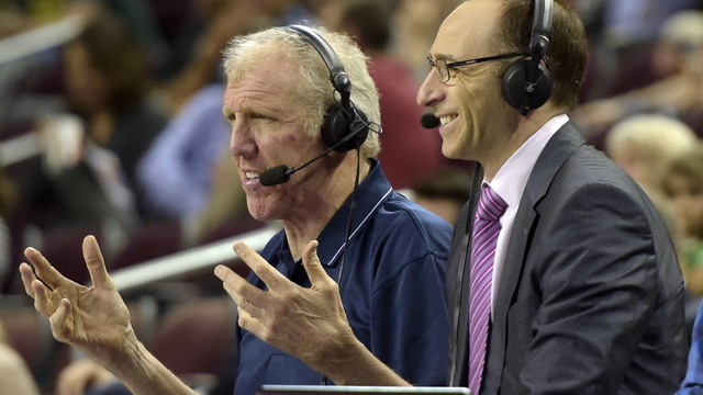 VIDEO: Bill Walton gives Dave Pasch 'bottled air' from Grateful Dead concert