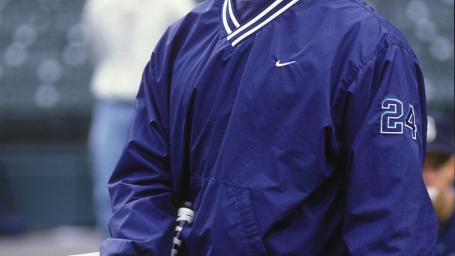 Hall of Fame open to Griffey's hat backwards on plaque