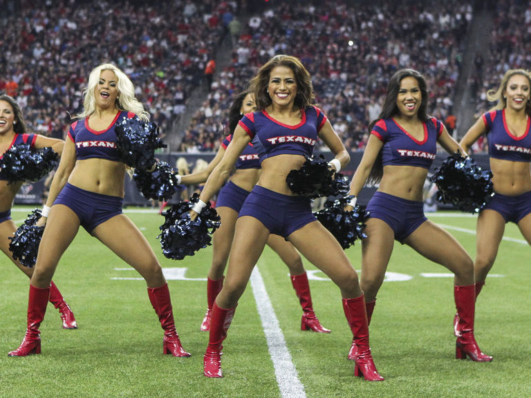 Ex Cheerleaders Suing Texans Over Compensation Work Environment 