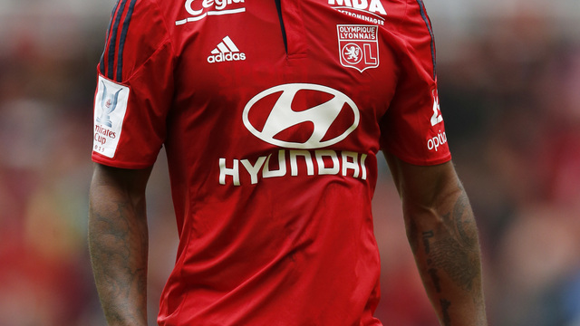 Celta de Vigo signs Lyon striker Claudio Beauvue