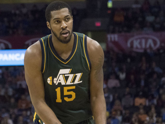 Jazz's Favors to miss time with knee bruise